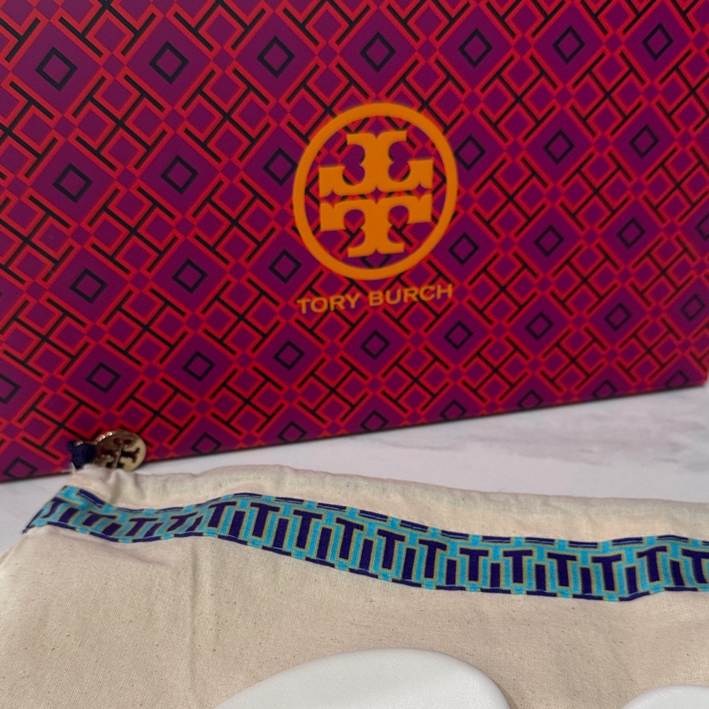 Tory Burch Cream Sandals - Picture 5 of 5